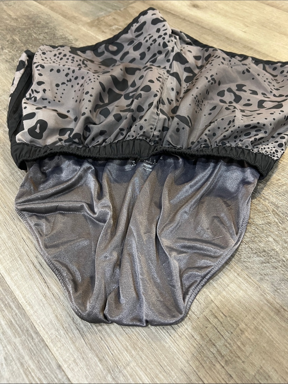 Women’s Adidas Climalite Cheetah print shorts with built in liner size Small - Picture 4 of 7